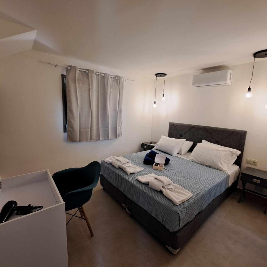 Villa Epta Karpi Complex Of 7 Luxury Skriperon