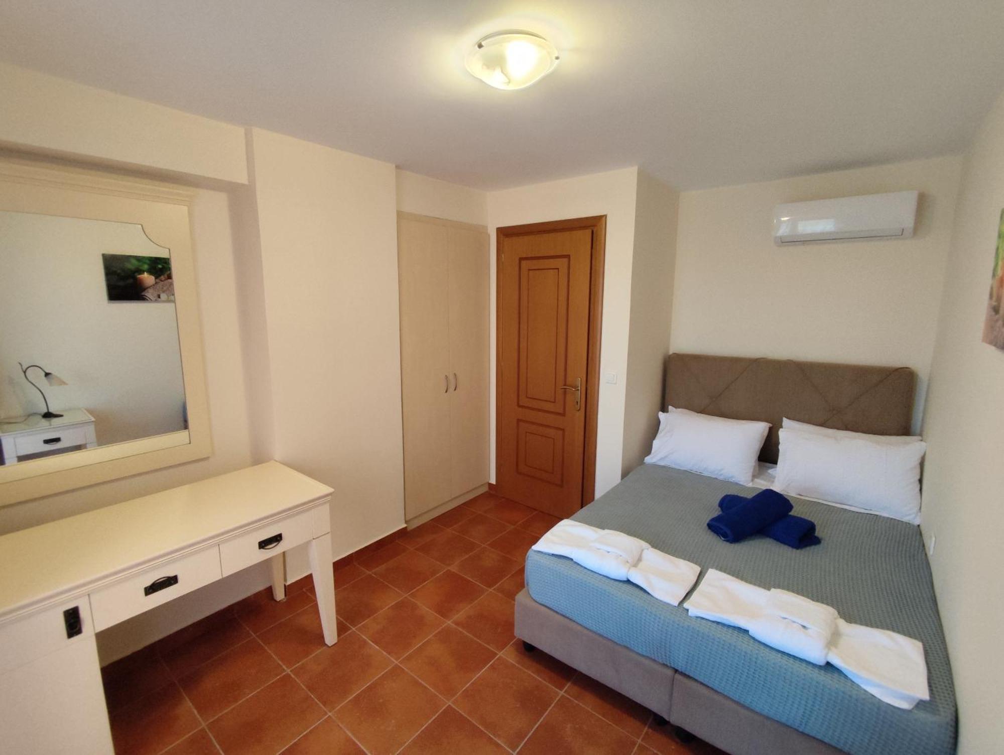 Epta Karpi Complex Of 7 Luxury Skriperon