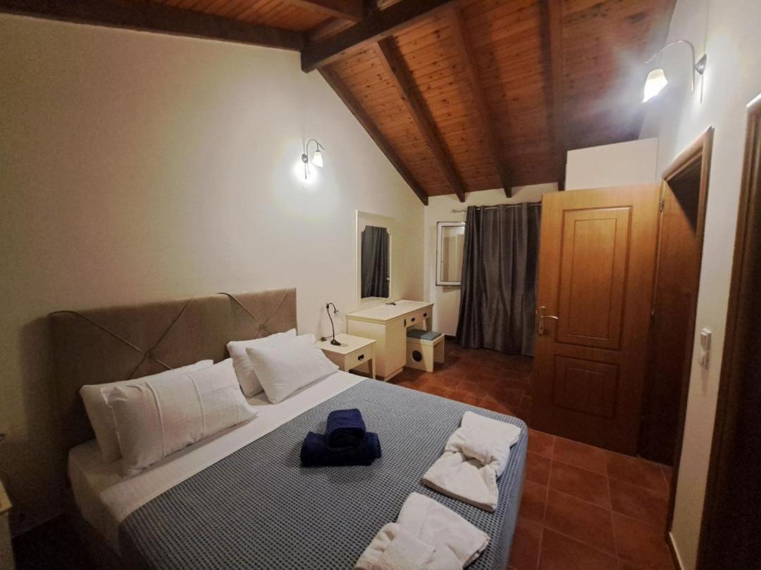 Villa Epta Karpi Complex Of 7 Luxury Skriperon