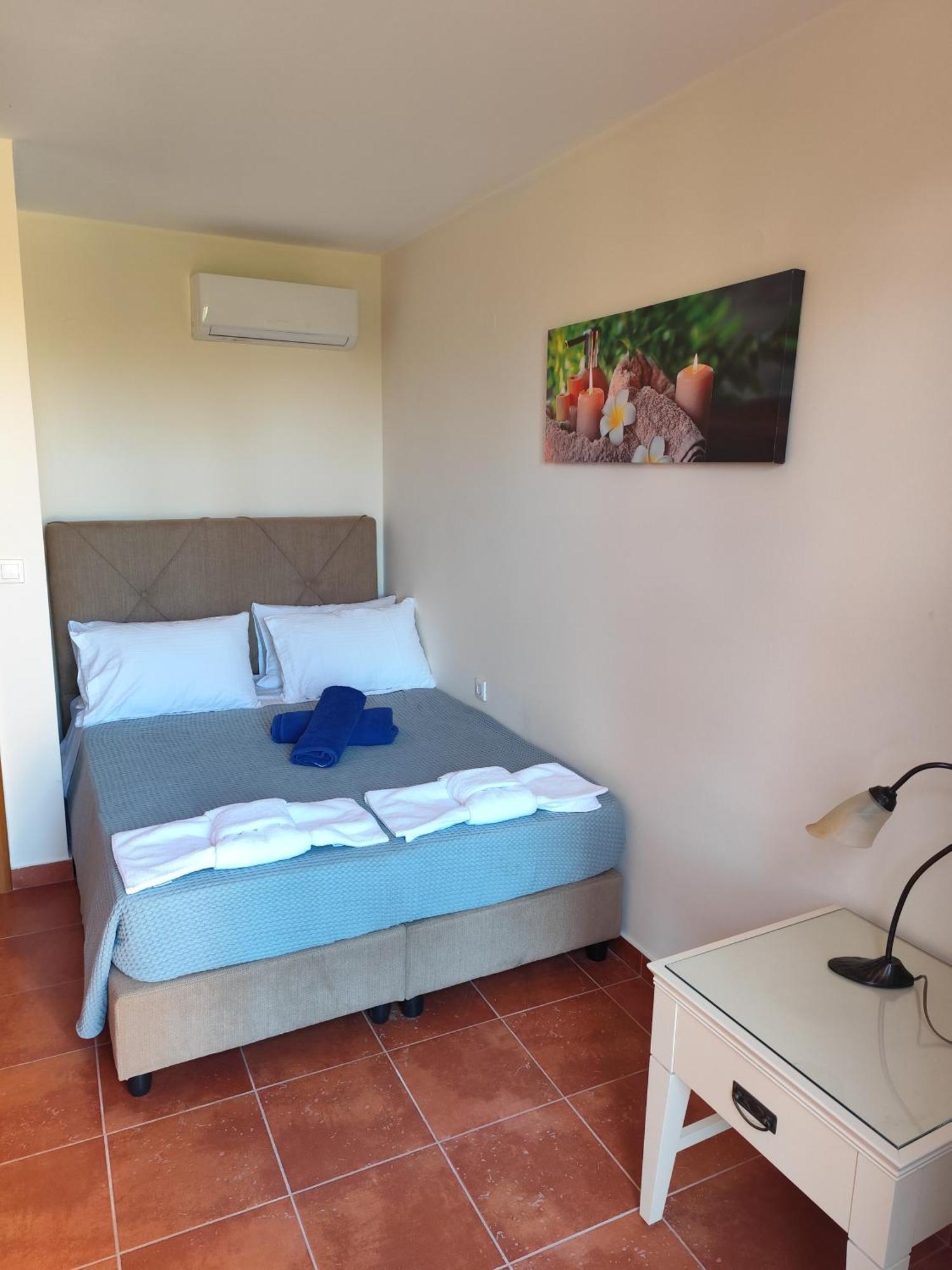 Villa Epta Karpi Complex Of 7 Luxury Skriperon