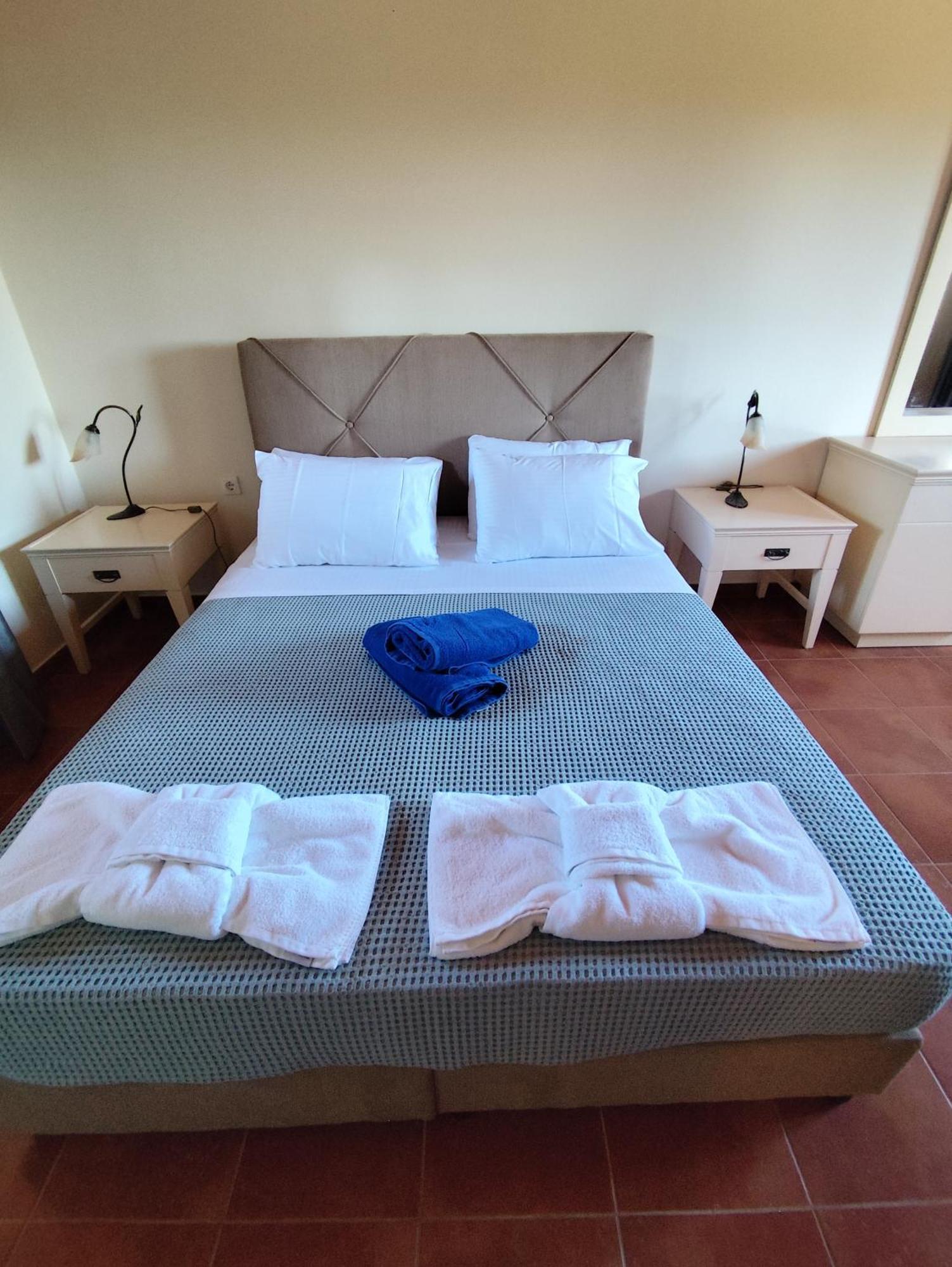 Epta Karpi Complex Of 7 Luxury Skriperon