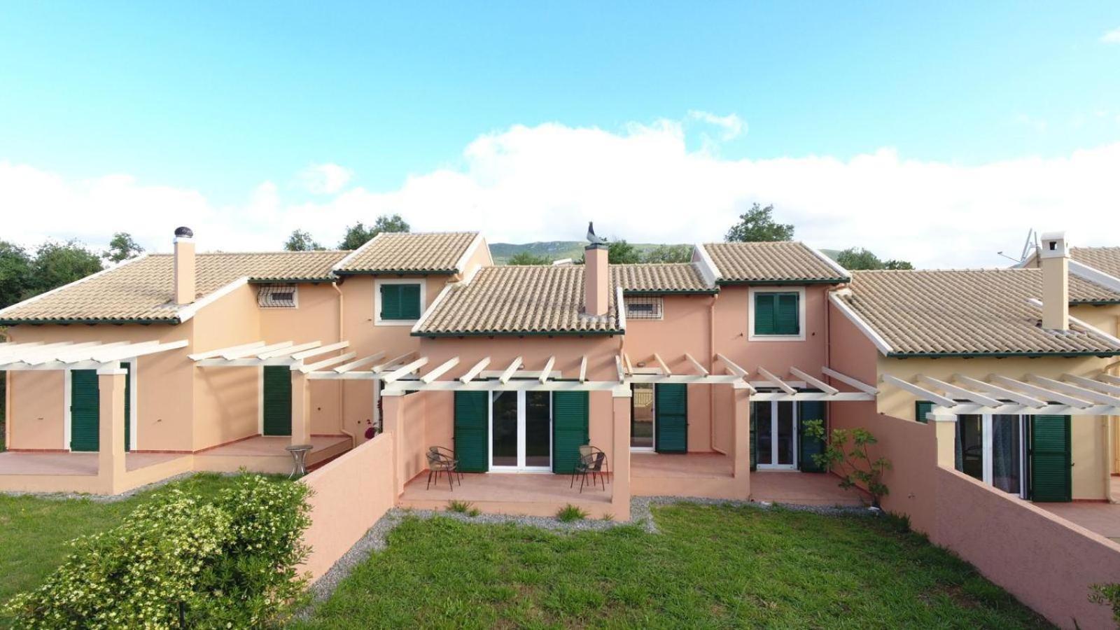 Villa Epta Karpi Complex Of 7 Luxury Skriperon